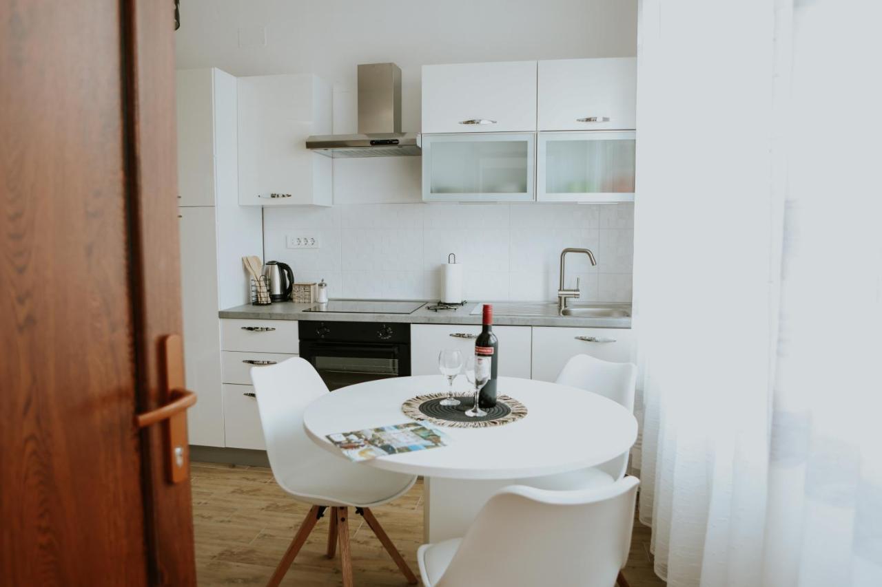 Apartman Nikola Gospić Екстериор снимка